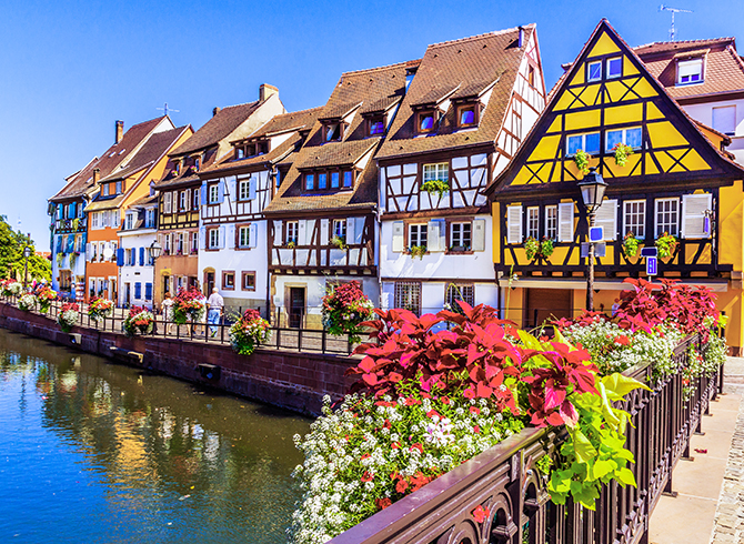 https://blog.baruthotels.com/assets/imgs/upload/5f51f25184c91fransanin-masalsi-sehri-colmar.jpg