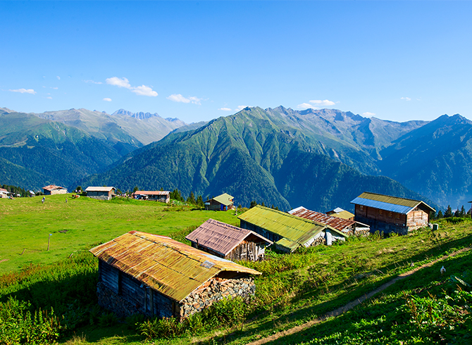 https://blog.baruthotels.com/assets/imgs/upload/5f61f6fcd5cacyemyesil-dogasiyla-ayder-yaylasi.jpg
