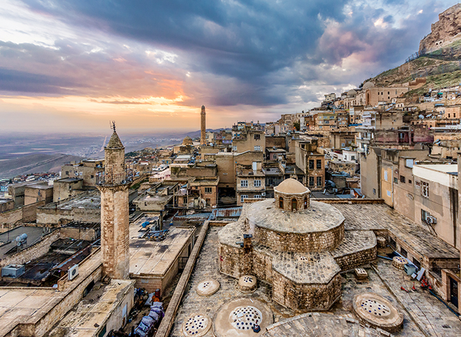 https://blog.baruthotels.com/assets/imgs/upload/5fc96065ccd1czengin-kulturu-ve-koklu-gecmisiyle-buyuleyen-sehir-mardin.jpg