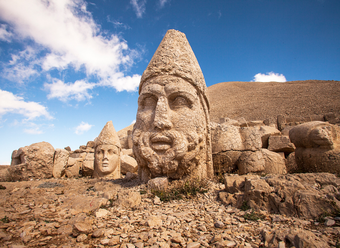 https://blog.baruthotels.com/assets/imgs/upload/60ee8ed9147f8unesco-dunya-kultur-mirasi-listesinde-yer-alan-nemruta-dair.jpg