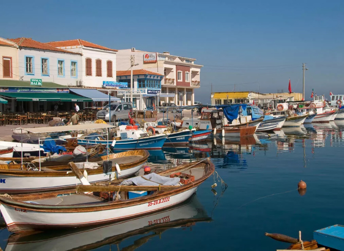 https://blog.baruthotels.com/assets/imgs/upload/6184ec7e2512fegede-huzurlu-bir-durak-urla.jpg