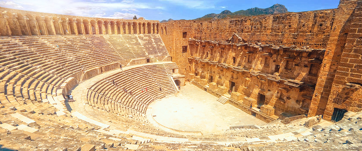 Her Yıl Ziyaretçi Akınına Uğrayan Aspendos Antik Kenti 