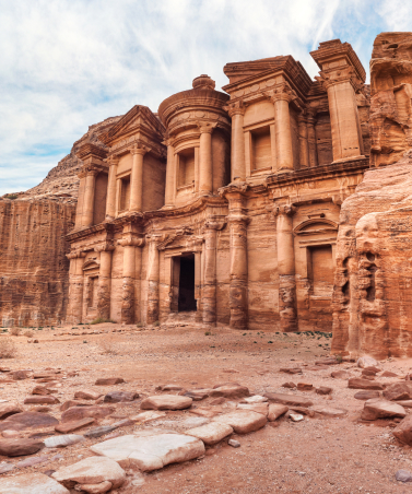 Tarihle Dolu Bir Yolculuk: Petra Antik Kenti'ni Keşfedin! 