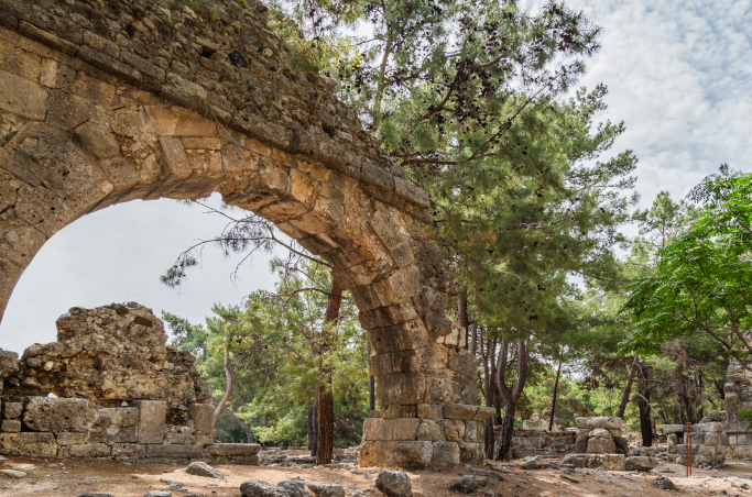 https://blog.baruthotels.com/assets/imgs/upload/686e505da2992antalyanin-gizli-cennetleri-gezilecek-en-iyi-yerler.jpg