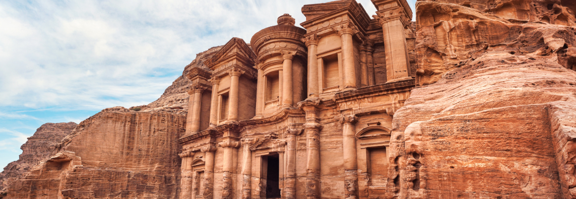Tarihle Dolu Bir Yolculuk: Petra Antik Kenti'ni Keşfedin!